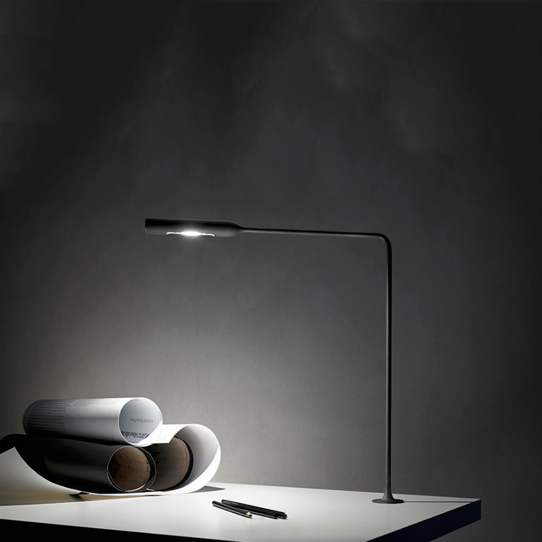 Lumina Flo Grommet LED Desk Lamp| Image:3