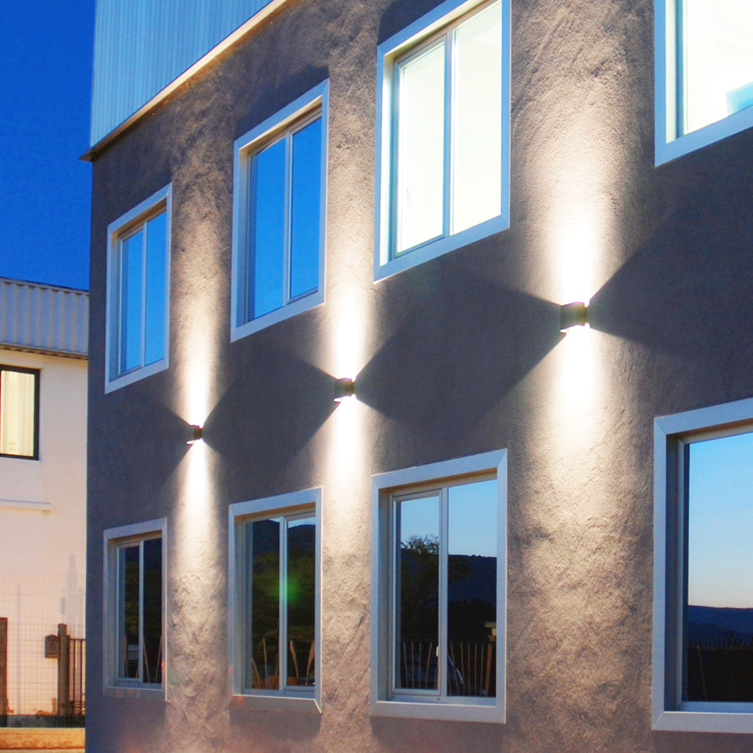 Flexalighting Cadmo RGB Updown Exterior Wall Light| Image:1