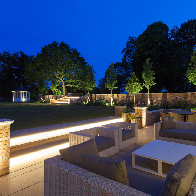 Outdoor linear LED step lighting