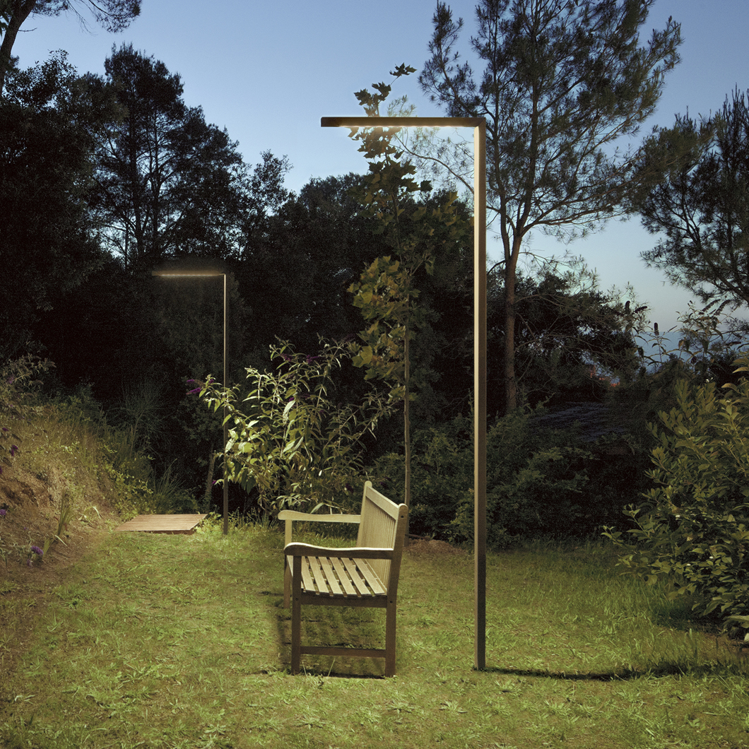 Vibia Palo Alto Tilted Exterior Floor Lamp| Image:4