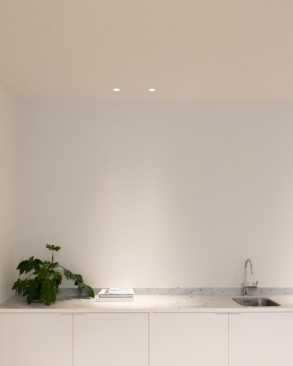 Prado Invisible E27 Ceiling / Wall Light| Image:1