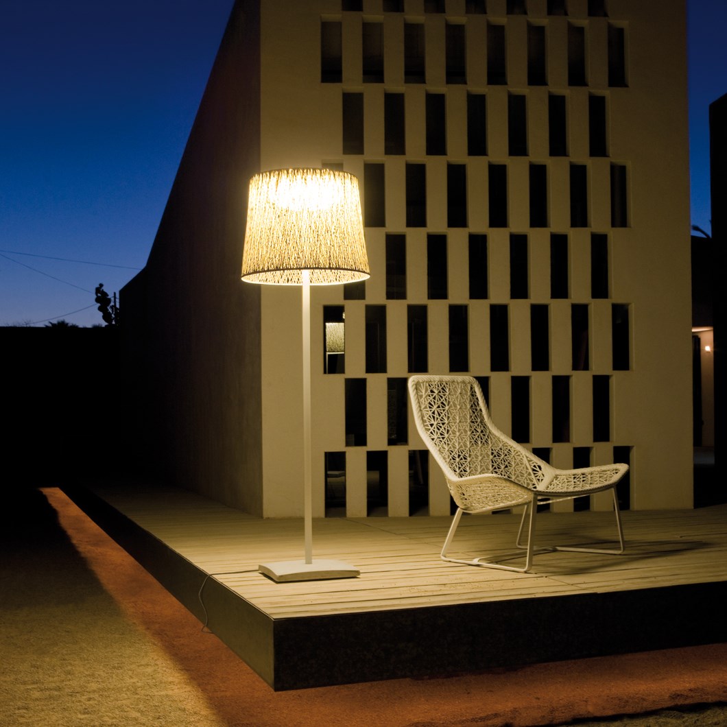 Vibia Wind Slim Exterior Floor Lamp Darklight Design Vibia Wind Slim Exterior Floor Lamp Darklight Design