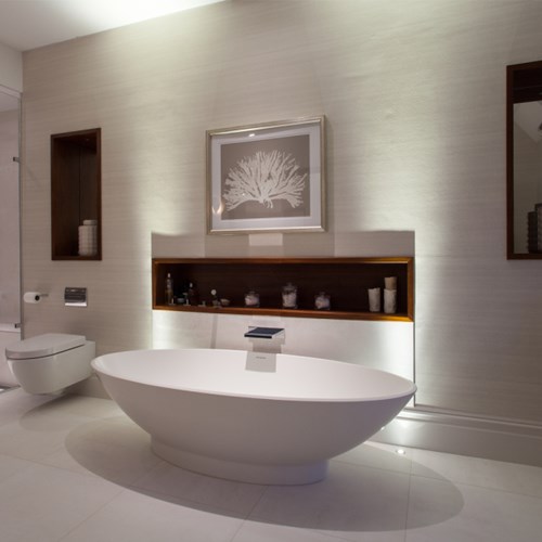 Contemporary free-standing bath lighting