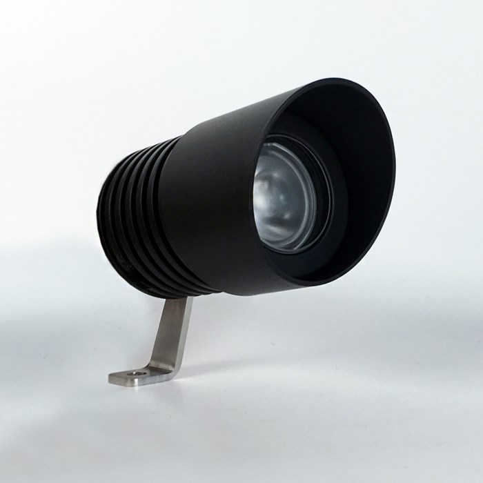 The LLD Point M spot light in black with a glare guard on, hiding the LED source.