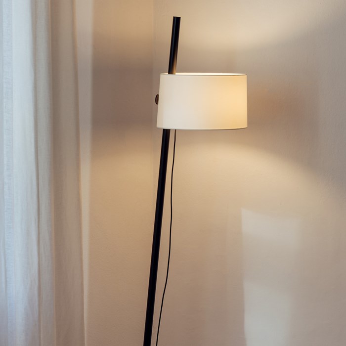 Corner floor lamp, Linood by Milan Iluminacion with angled stand