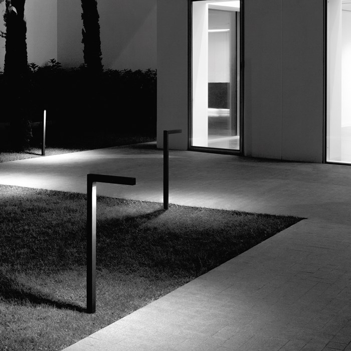Vibia Palo Alto Tilted Exterior Floor Lamp| Image:2