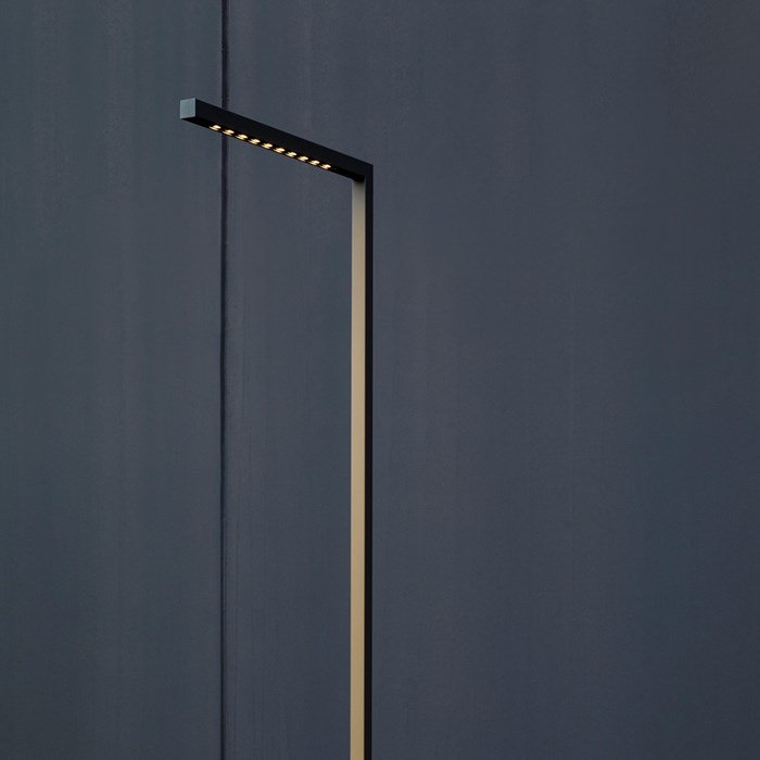 Vibia Palo Alto Tilted Exterior Floor Lamp| Image:4