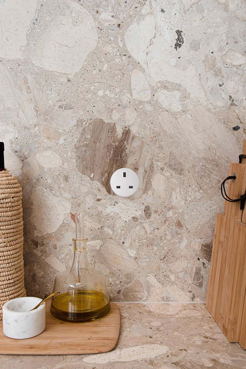 Rond USB-C Small Trim Multifit Wall Socket| Image:8
