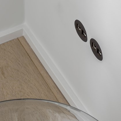 Rond Data Port Small Trim Retrofit Wall Socket alternative image