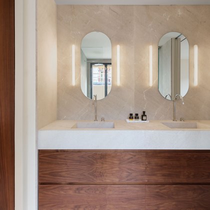 Contain Tub 45 Alabaster Wall Light alternative image