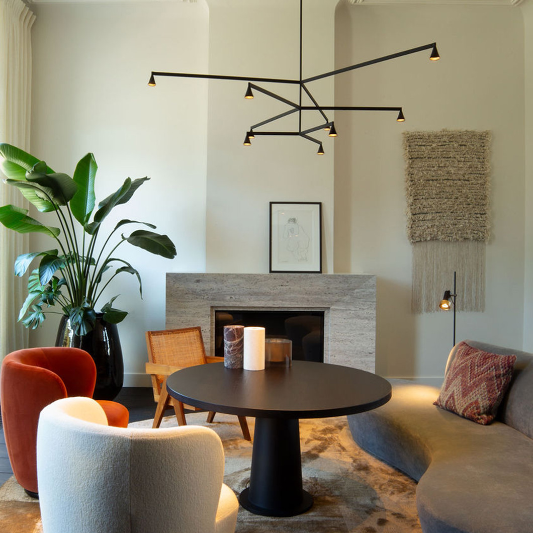 ABERLOUR（アベラワー）ディスプレー台 Trizo21 Austere 3Y LED Chandelier | Darklight Design