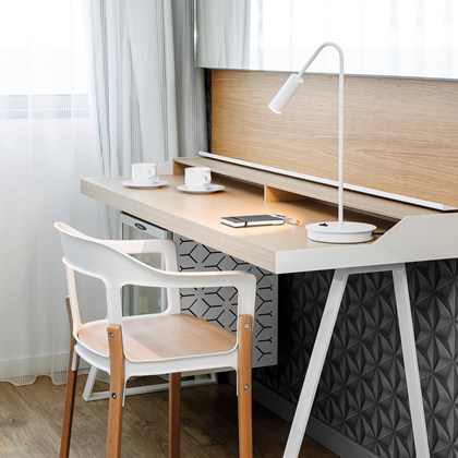 Estiluz Volta Table Lamp alternative image