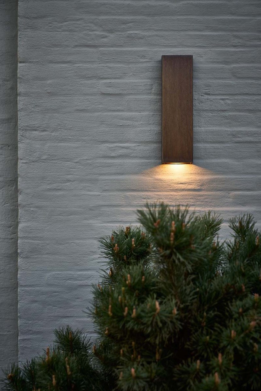PVD Concept Simply Pillar Large LED Outdoor Wall Light| Image:1