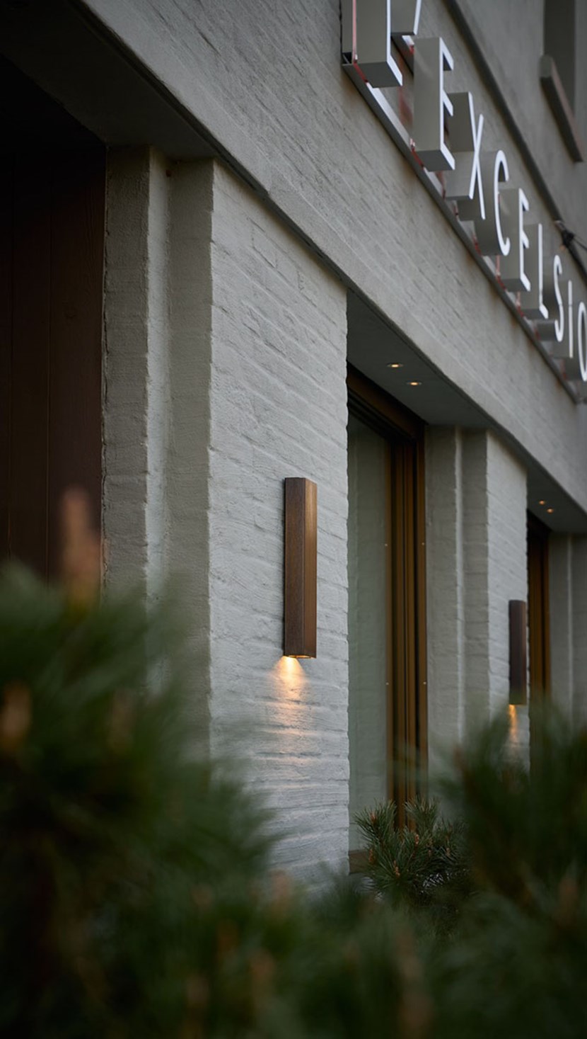 PVD Concept Simply Pillar Large LED Outdoor Wall Light| Image:2