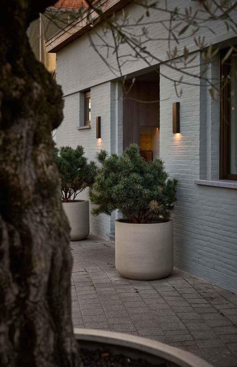PVD Concept Simply Pillar Large LED Outdoor Wall Light| Image:3