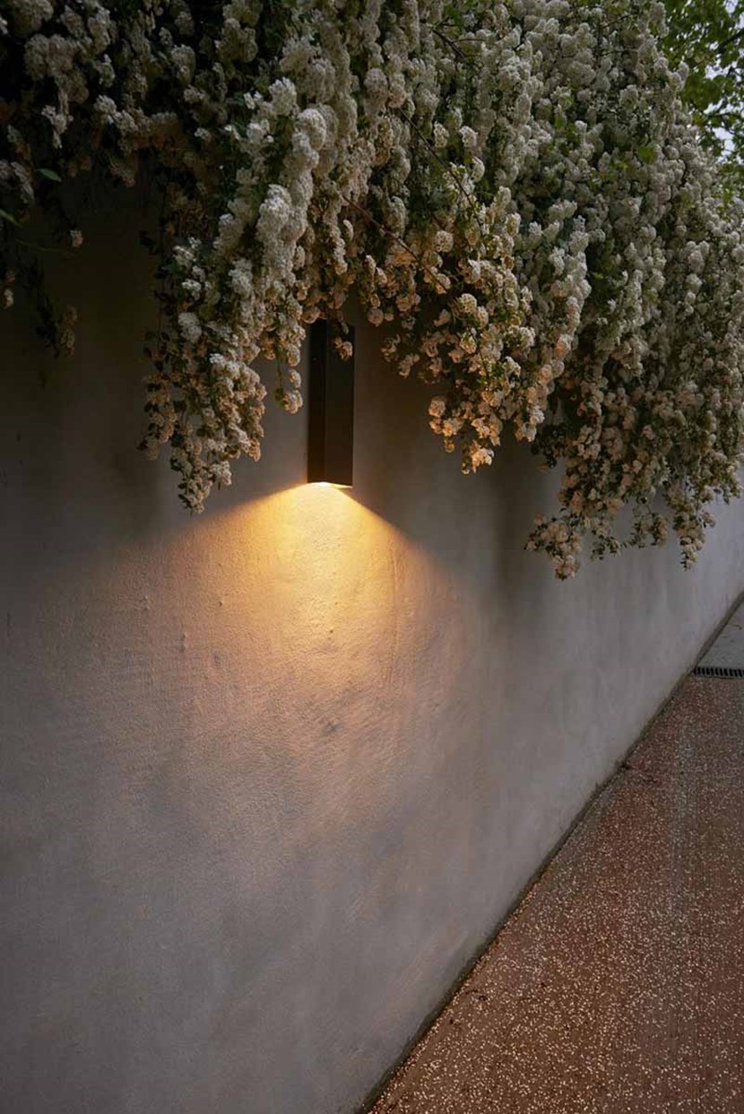 PVD Concept Simply Pillar Large LED Outdoor Wall Light| Image:16