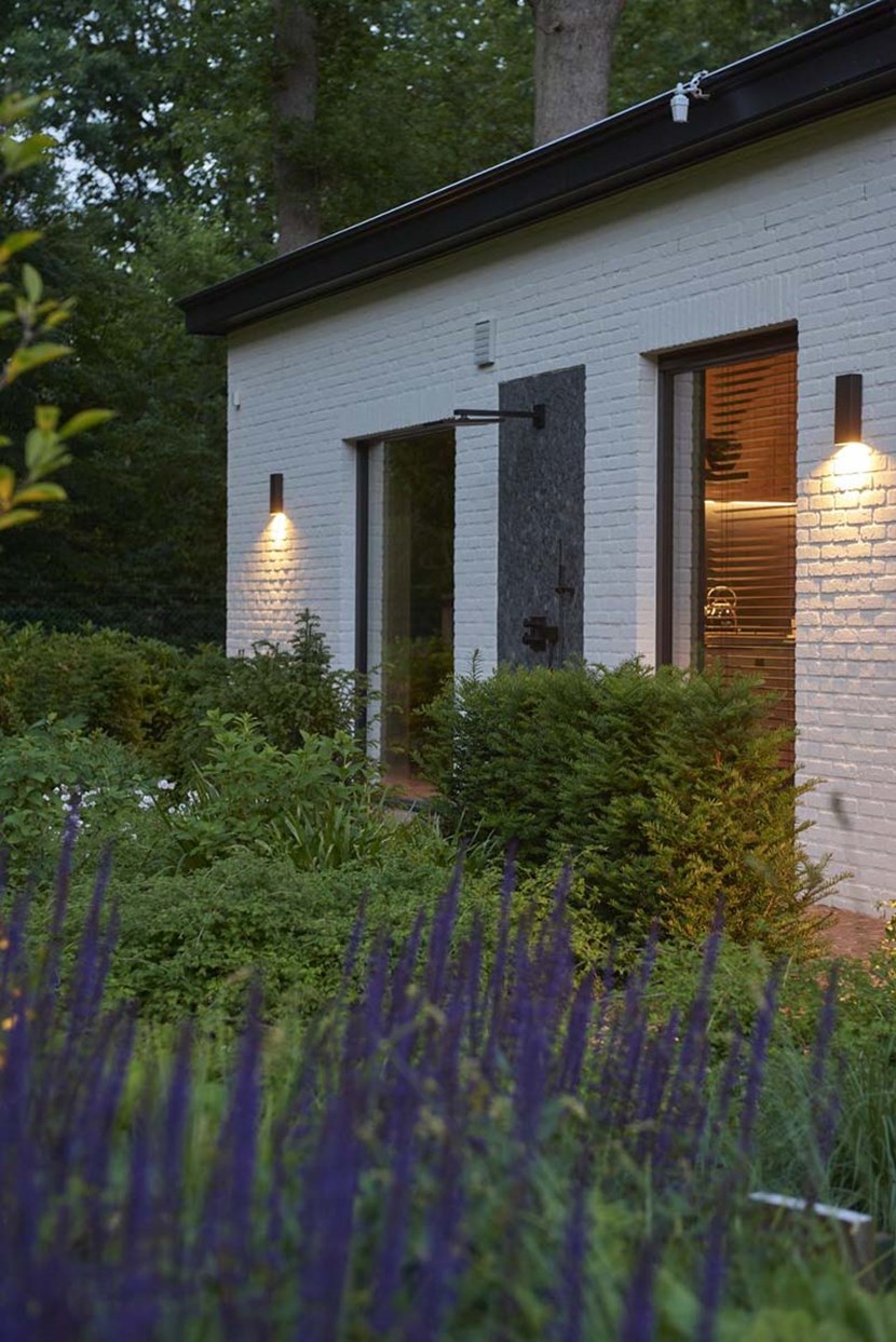 PVD Concept Simply Pillar Medium LED Outdoor Wall Light| Image:2