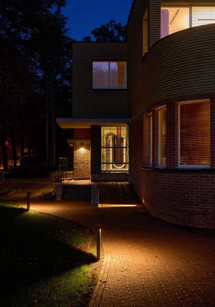 PVD Concept Simply Pillar Medium LED Outdoor Wall Light| Image:5