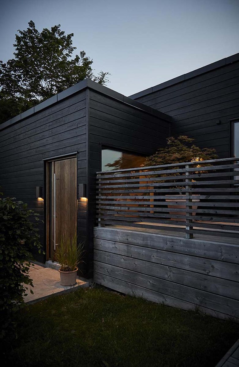 PVD Concept Simply Pillar Medium LED Outdoor Wall Light| Image:12