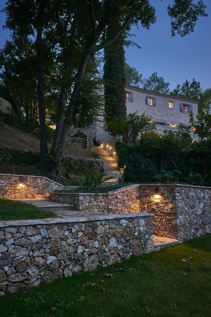 PVD Concept Simply Pillar Medium LED Outdoor Wall Light| Image:19