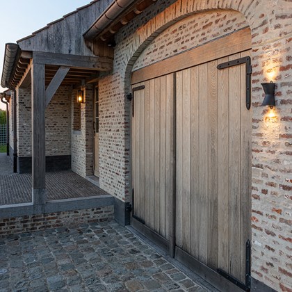 L'ombre Campa Up & Down LED Outdoor Wall Light alternative image